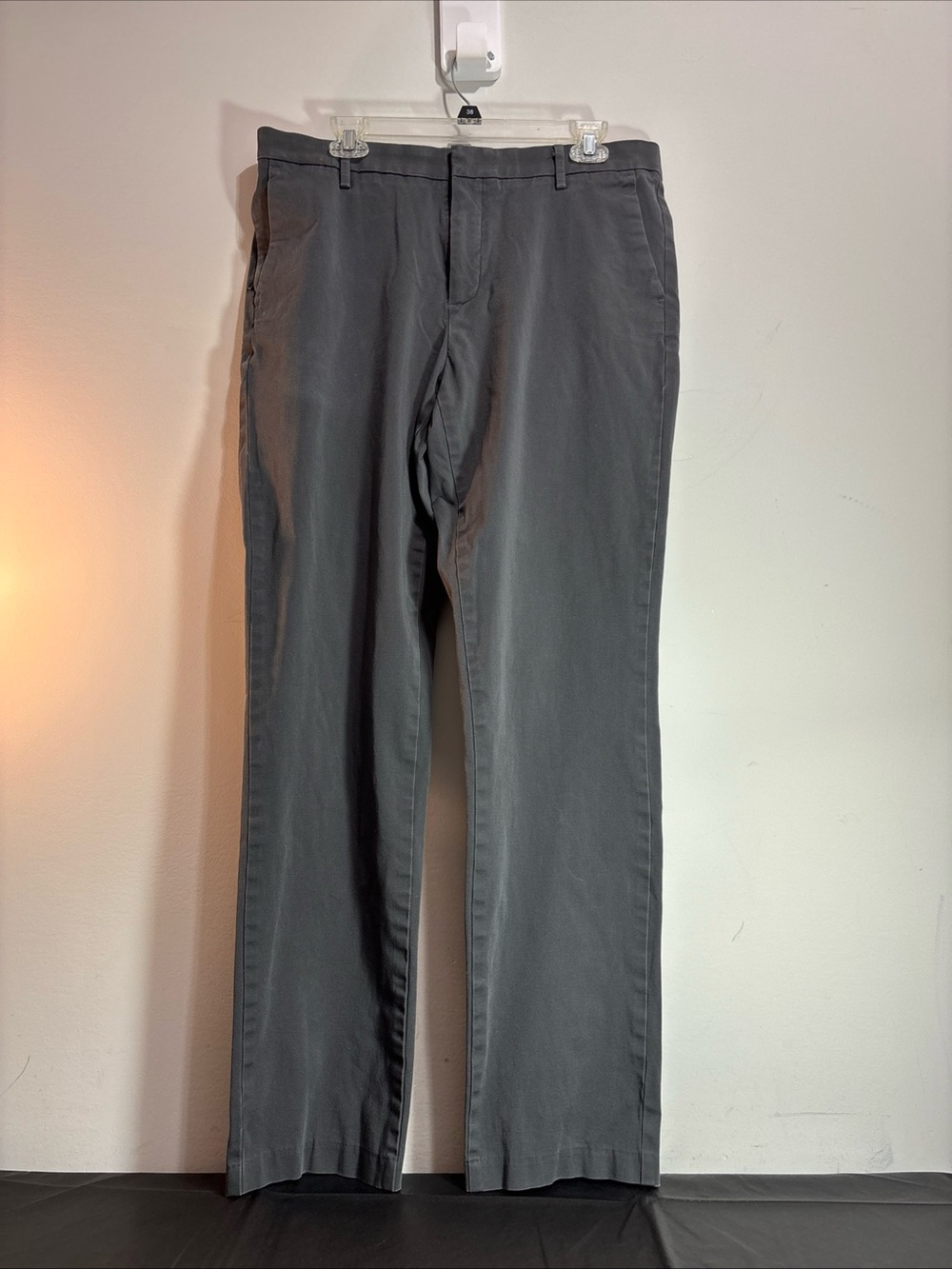 Dockers Classic Men's Gray Chino Pants. J-82